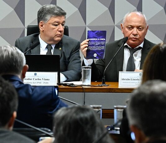 Presidente da CPMI do INSS dá voz de prisão a presidente de entidade suspeita no escândalo.