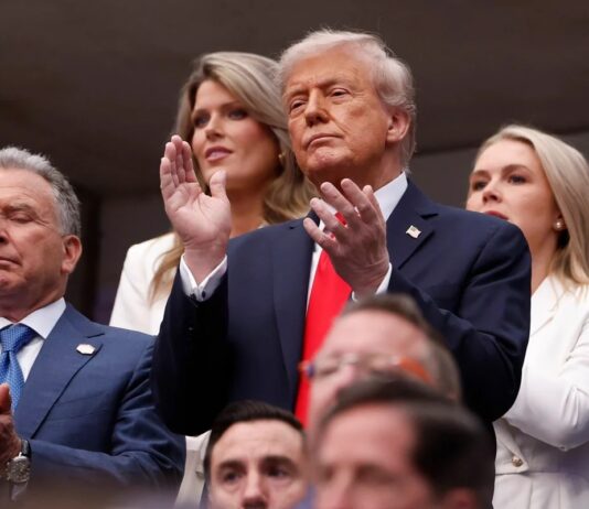 Justiça permite que Trump proíba mudança de gênero no passaporte