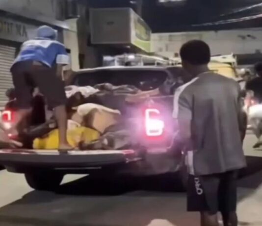 Ministro Moraes suspende apuração sobre corpos carregados após operação.