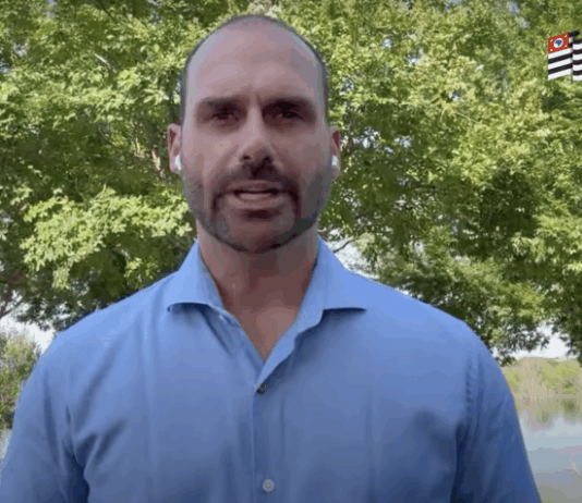 Eduardo Bolsonaro promete ‘dobrar a aposta’ contra Moraes