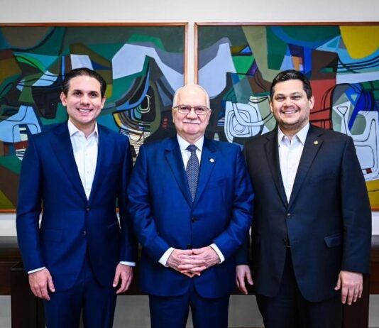 Fachin encontra Alcolumbre para pedir aprovação de reajustes e novos cargos no judiciário