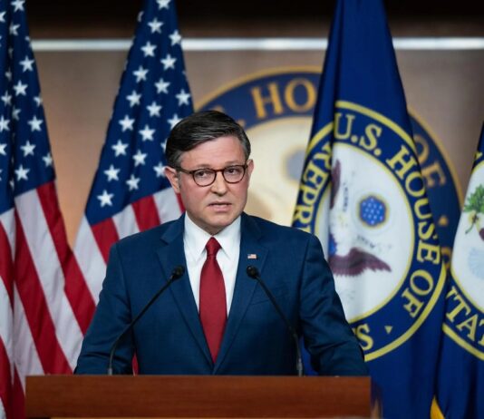 Senado dos EUA aprova projeto para encerrar shutdown; proposta segue para a Câmara