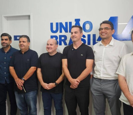 Wagner reafirma União Brasil na oposição e diz que quem quiser apoiar Elmano deve deixar o partido