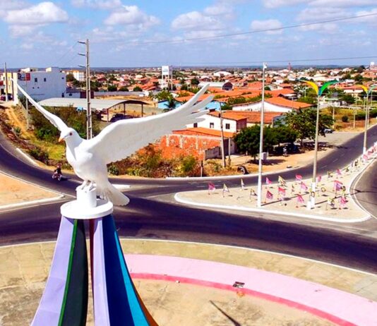 Facção criminosa teria emprestado dinheiro para políticos em Morada Nova, no interior do Ceará.