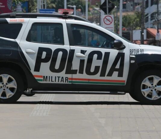 Família recebe ameaças de facção após permitir entrada da Polícia em terreno usado por traficantes.