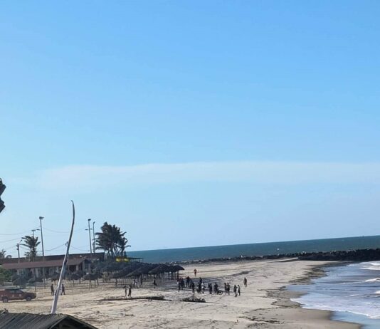 Corpo decapitado e sem braços é encontrado em praia na Barra do Ceará