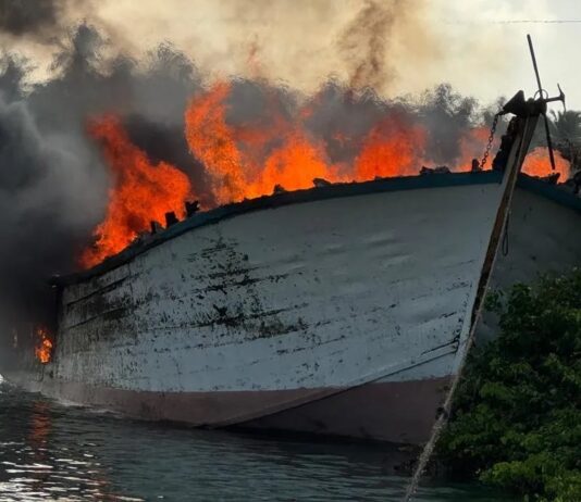 Barco avaliado em R$ 1,8 milhão é incendiado após facção cobrar taxa a empresário, no Ceará