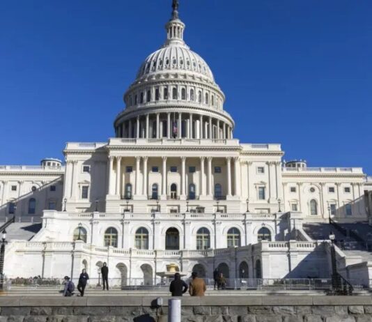 Câmara dos EUA aprova PL para proibir procedimentos de mudança de sexo em menores de idade