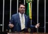 Flavio Bolsonaro cresce nas pesquisas e mercado começa a considerá-lo como melhor opção.