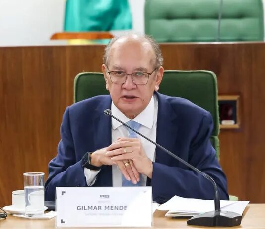 Gilmar determina que só PGR pode pedir impeachment de ministros do STF