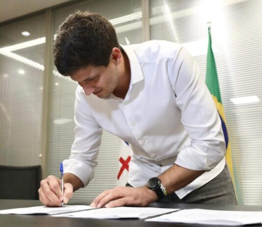 Após forte repercussão negativa, João Campos volta atrás e nomeia advogado que havia sido excluído de vaga de concurso.