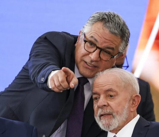 CEO da dona da Havaianas fez parte do Conselhão de Lula