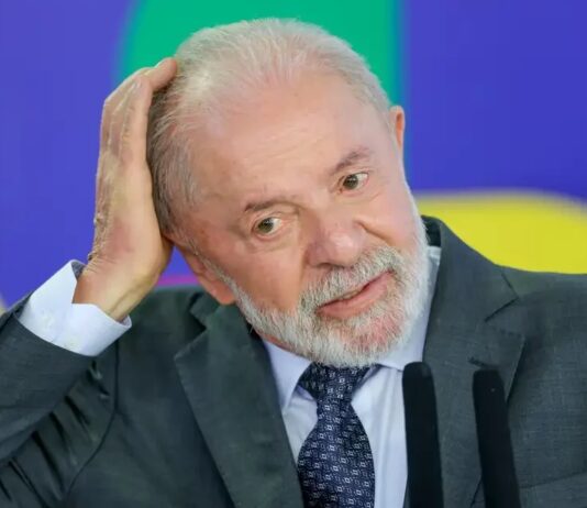 Revista Britanica diz que Lula não deveria disputar novo mandato em 2026.