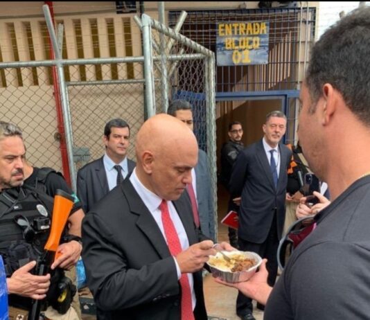 Moraes manda PF vistoriar marmitas enviadas a Bolsonaro