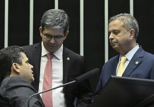 Oposição reforça articulação no Senado para votar dosimetria e barrar manobra do governo