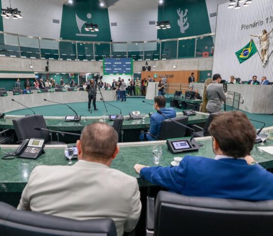 Em ano eleitoral, Alece aprova orçamento de R$ 48,2 bilhões do Governo Elmano, valor recorde para a gestão.