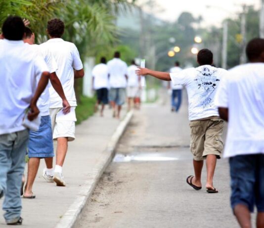 Saidinha de Natal em 2025: 46 mil presos deixaram prisões no país.