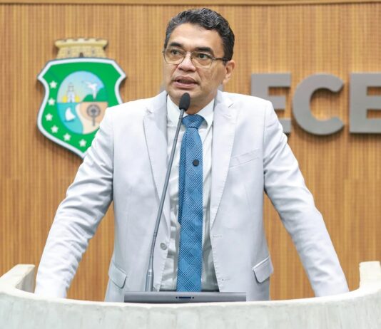 O deputado Sargento Reginauro anuncia a volta do câncer; Ceará Antenado torce pela imediata recuperação do parlamentar.