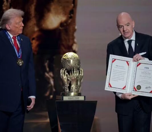 Trump recebe o Prêmio da Paz da Fifa durante o sorteio da Copa