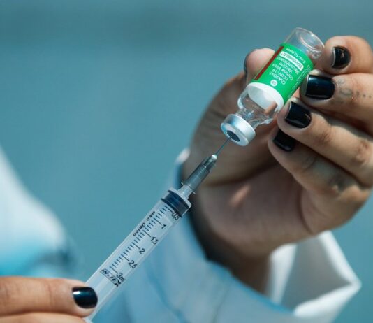 Novo estudo de Stanford associa vacina da Covid à miocardite