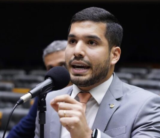 “Já temos ampla maioria para derrubar o veto do projeto do 8 de janeiro; estamos ligando para cada parlamentar para reafirmar o voto”, afirma dep. André Fernandes