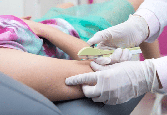 Ministério da Saúde do governo Lula libera implante contraceptivo em adolescentes sem autorização dos pais