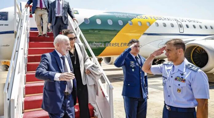 Lula volta a reclamar do avião presidencial, nova aeronave custaria cerca de 2 bilhões de reais.