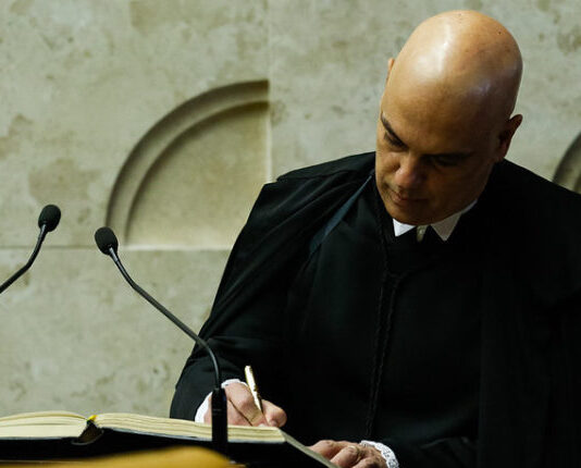 Moraes autoriza cirurgia de Jair Bolsonaro no Natal