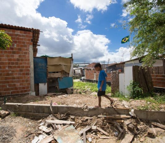 Grande Fortaleza lidera aumento da miséria entre as maiores regiões metropolitanas do país nos últimos 10 anos, aponta IBGE