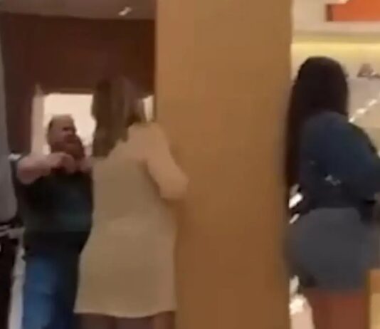 Senadora faz compras em loja de luxo, nos EUA, com lobista enrolado.