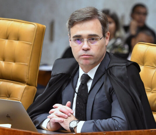 Mendonça cancela recesso para manter prisões do INSS no STF