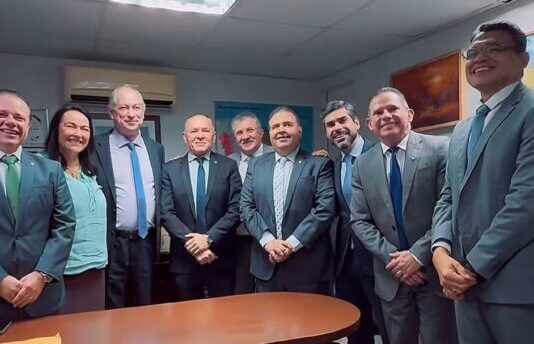 Dep. Felipe Mota anuncia que o próximo café da oposição será em barraca de praia com a possível presença de Ciro Gomes.