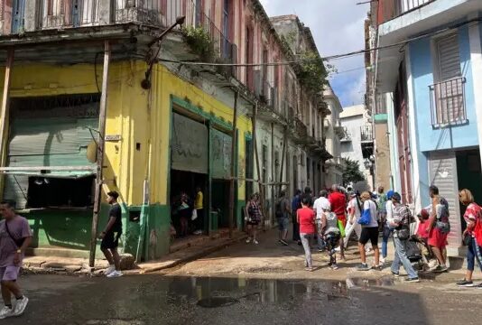 Após queda de Maduro, ditadura de Cuba tem petróleo para apenas três semanas, diz jornal.