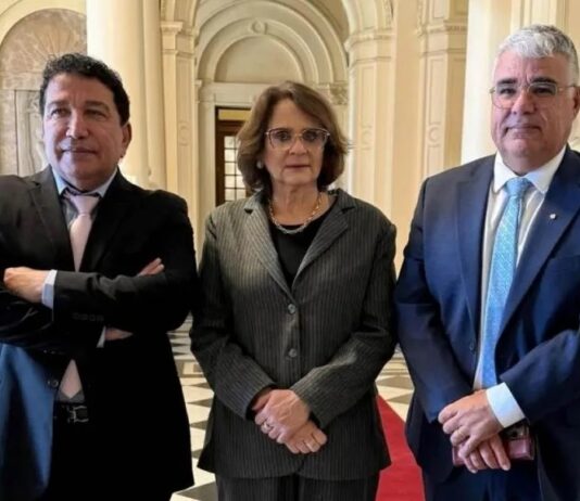 Senadores Eduardo Girão, Magno Malto e Damares Alves entram com pedido de impeachment de Toffoli