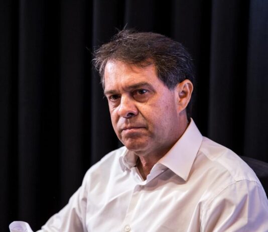 Pesquisa traz que Evandro Leitão (PT) tem a menor aprovação entre os prefeitos das capitais do Nordeste.