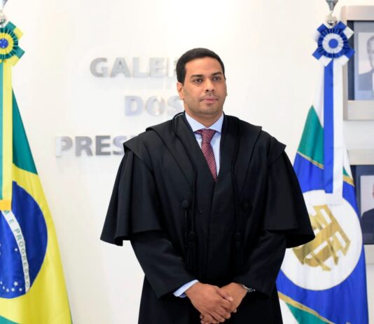 Após muita pressão, relator do Caso Master no TCU deve recuar de inspeção do Banco Central.