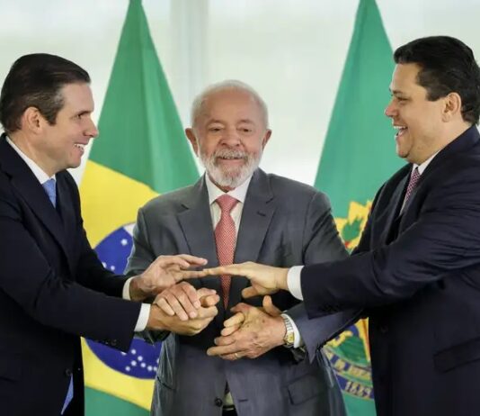 Governo Lula bate recorde absoluto com R$ 127 bilhões empenhados em emendas parlamentares em 3 anos.