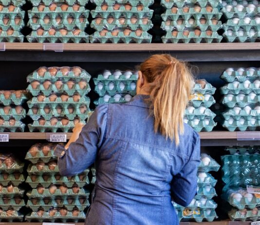 Preço do ovo dispara e registra alta de 60% em uma semana