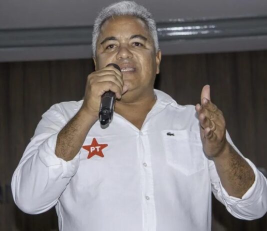 Prefeitura do PT em município do interior da Bahia contrata trios elétricos por R$ 3,1 milhões.