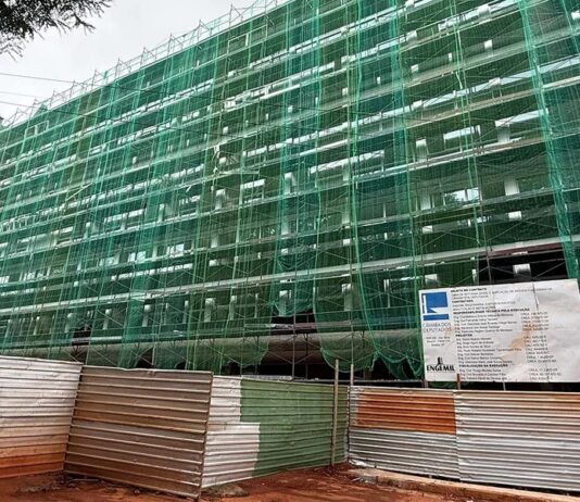 Câmara dos deputados gasta R$ 100 milhões em reforma de imóveis.