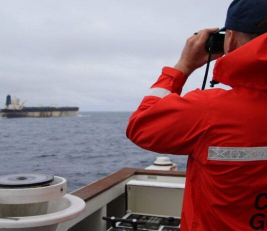 EUA apreendem mais 2 petroleiros, um com bandeira da Rússia.