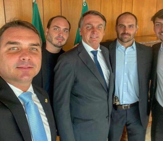 Moraes autoriza visita permanente dos filhos de Bolsonaro.