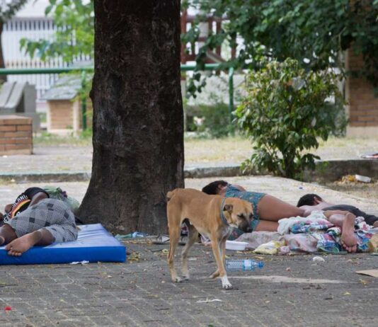 População em situação de rua no Brasil cresce 11,6% e chega a 365 mil pessoas, aponta estudo.