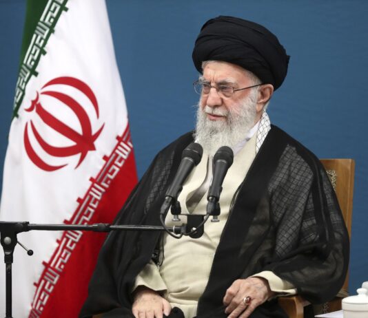Ditador iraniano Ali Khamenei foi morto em ataques, afirmam fontes de Israel.