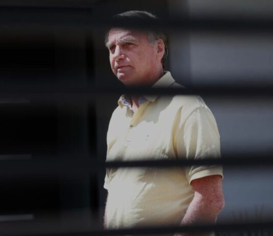 PF diz que saúde de Bolsonaro demanda cuidados, mas pode permanecer na Papudinha