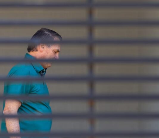 Defesa diz que Bolsonaro piorou na prisão e cobra urgência em laudo da PF