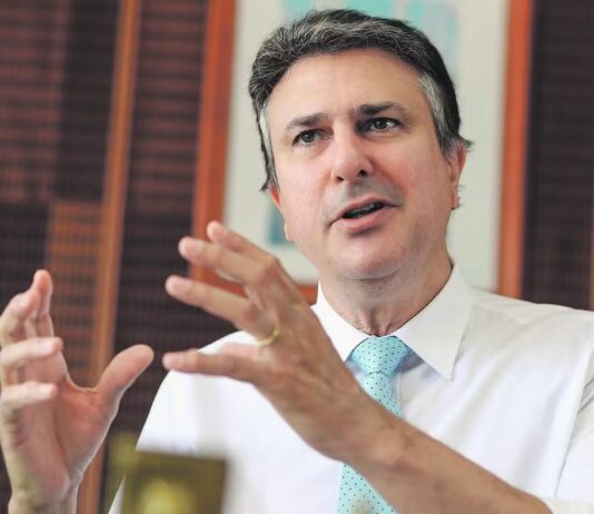 Camilo faz “leilão” de vagas ao Senado e irrita aliados no Ceará, diz jornal