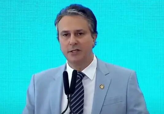 MEC de Camilo Santana inicia ano letivo de 2026 sem entregar livros em Braille para 45 mil alunos