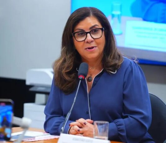 Juíza aposentada que reclamou de gastos com gasolina e “lanche” recebeu R$ 113 mil em dezembro