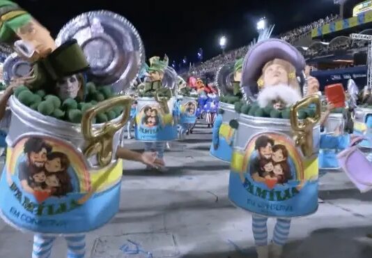 Políticos prometem ação judicial por ofensa contra evangélicos em desfile pró-Lula